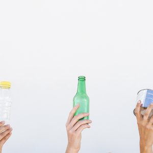 Plastica, vetro, carta o alluminio: ecco come conservare cibo e bevande