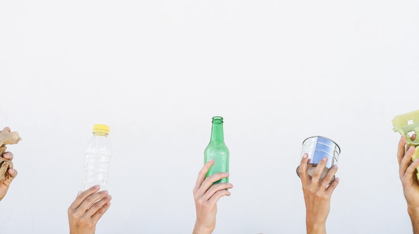 Plastica, vetro, carta o alluminio: ecco come conservare cibo e bevande